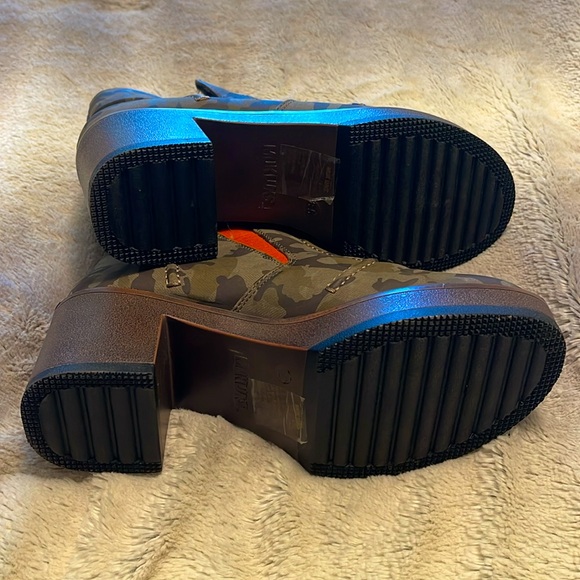 MUK LUKS Camo Boots 8.5 - Picture 5 of 5